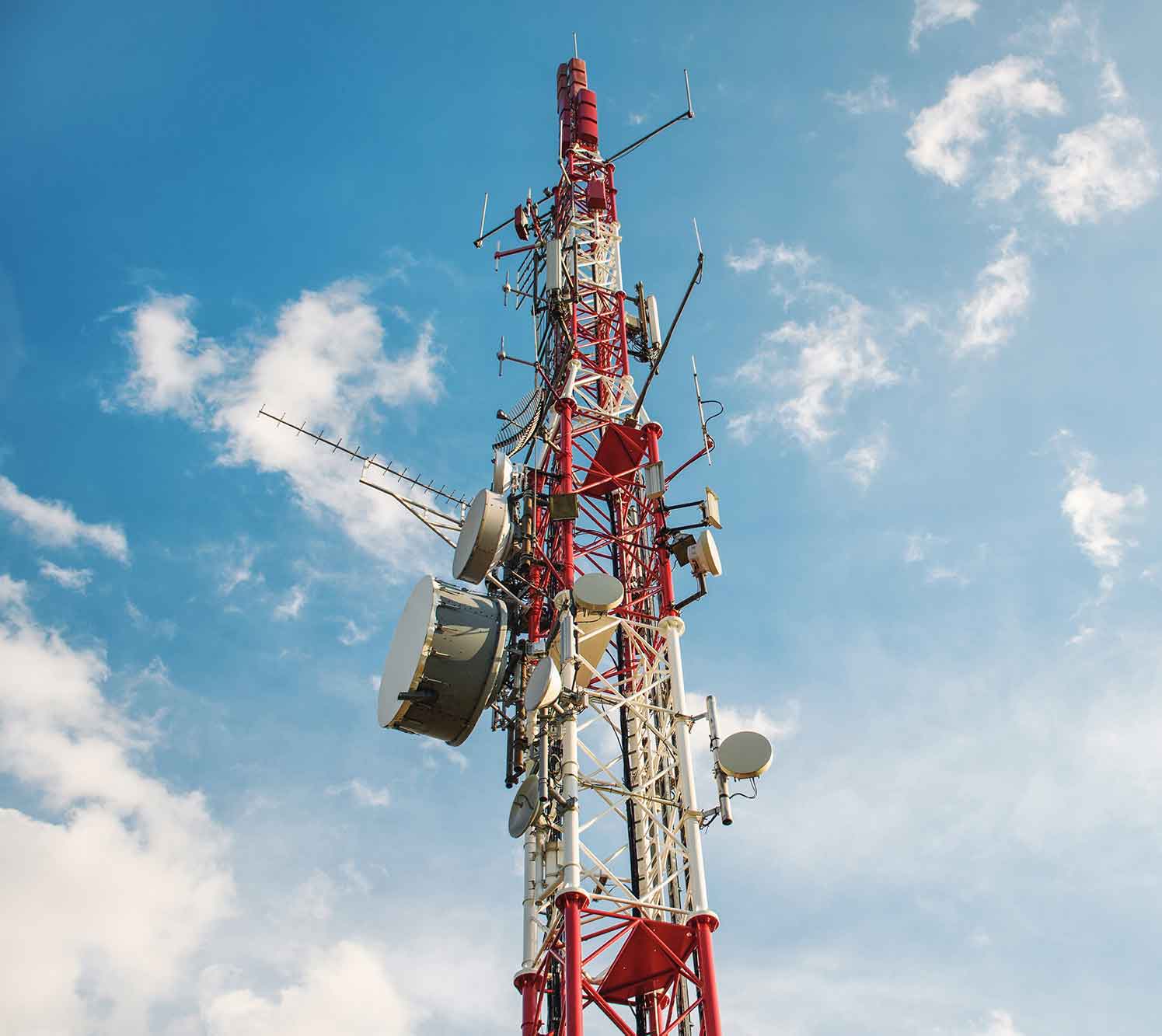 low-angle-view-of-antenna-tower-against-a-blue-sky-1500×1333